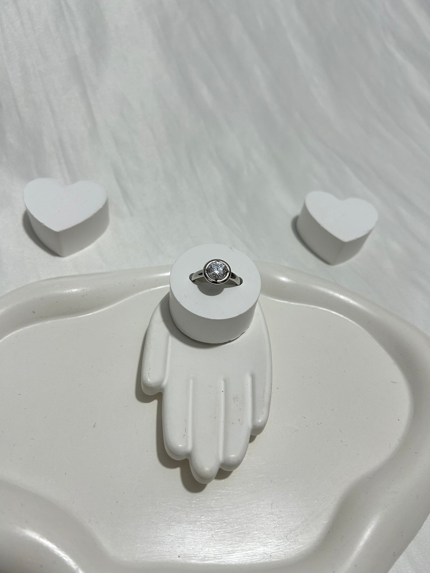 Gümüş Renkli Yuvarlak Taşlı Minimal Yüzük