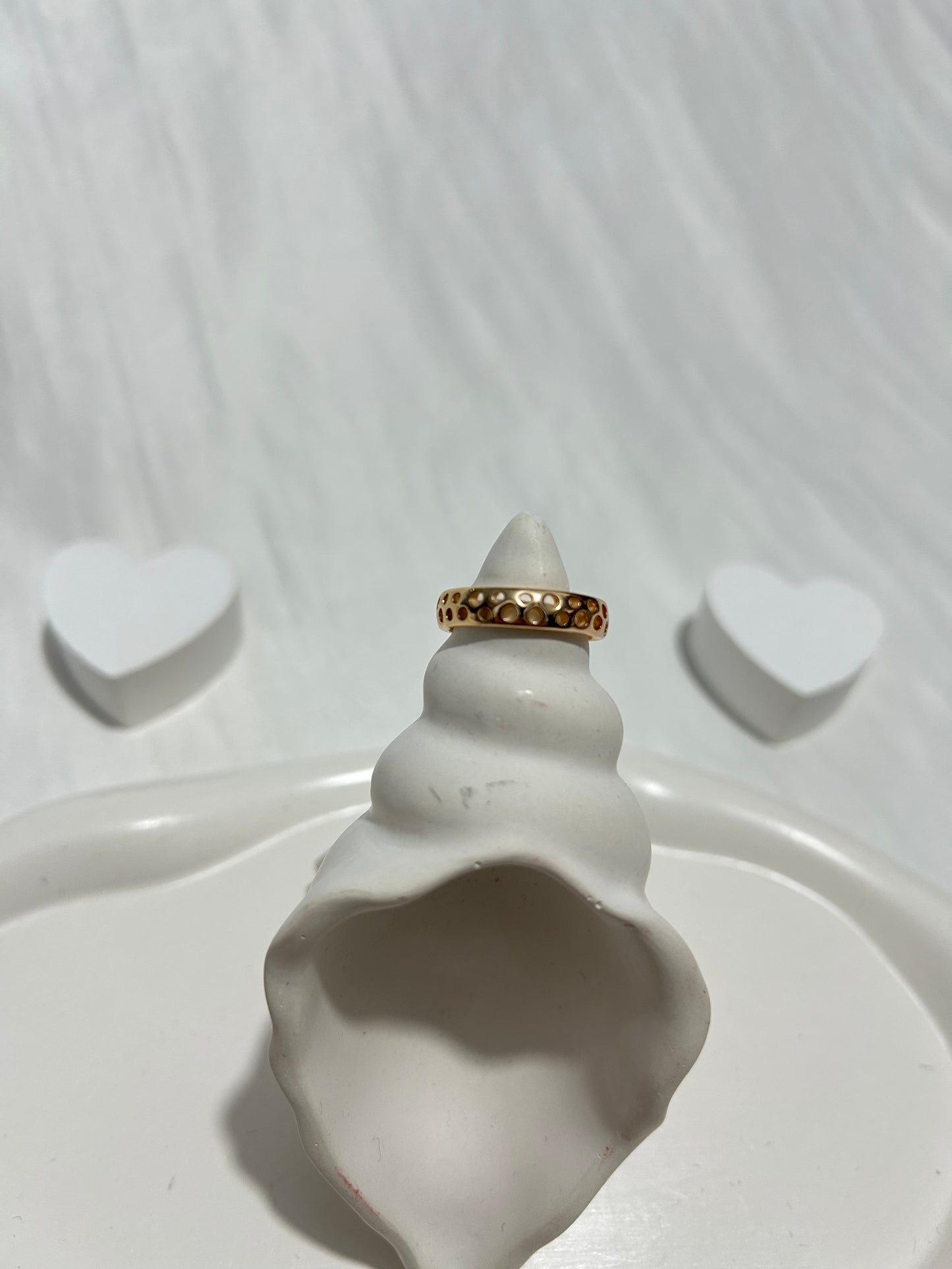 Gold Nokta Desenli Geniş Yüzük