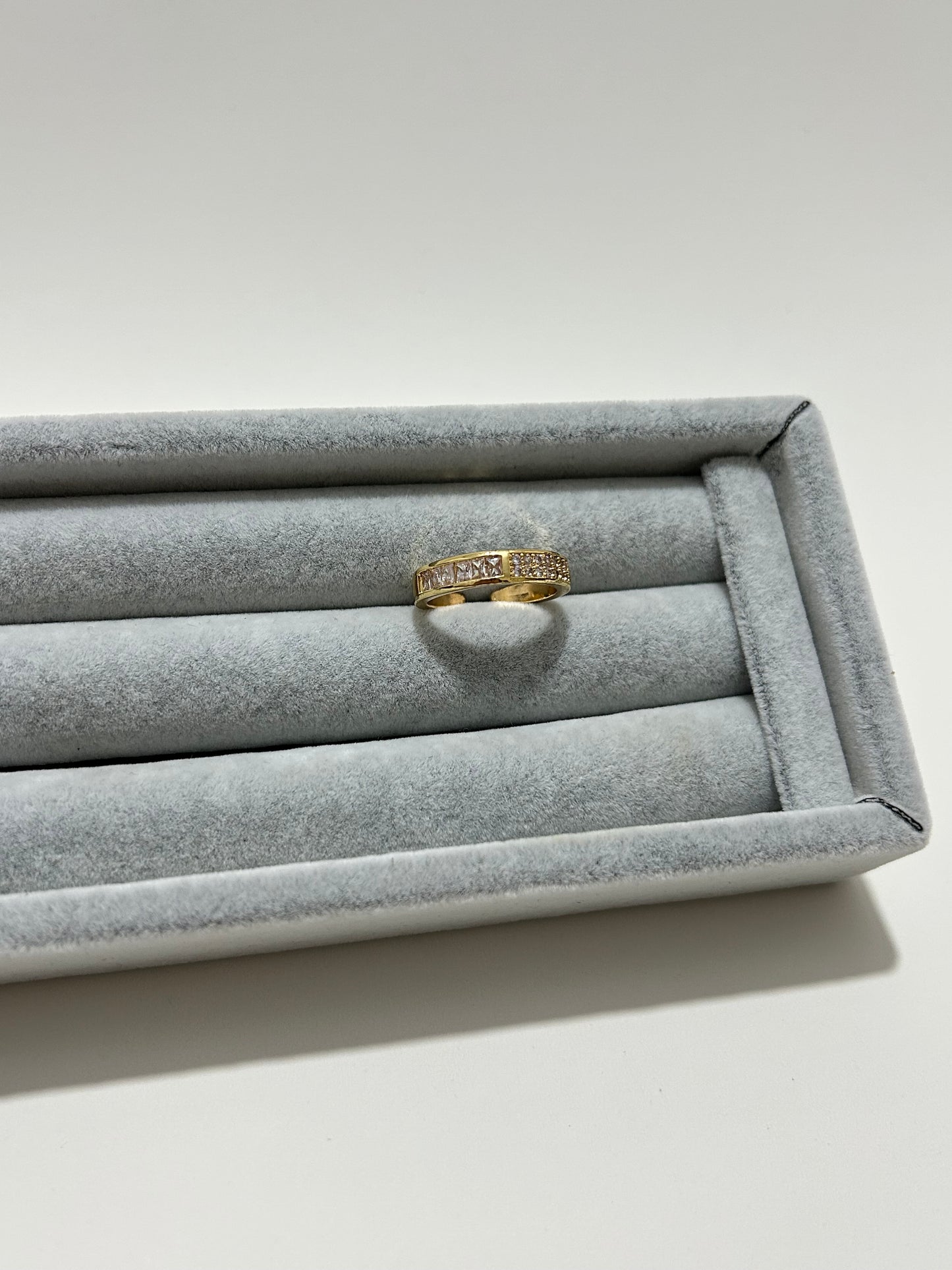 Carter Accessories Altın Renk Kare Taşlı Işıltılı Yüzük