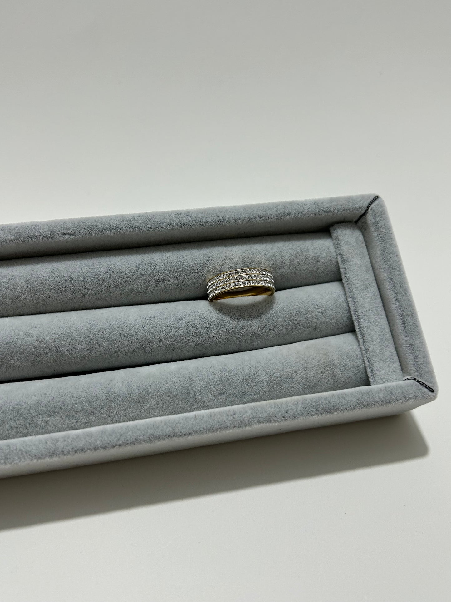 Carter Accessories Üç Sıra Taşlı Altın Yüzük